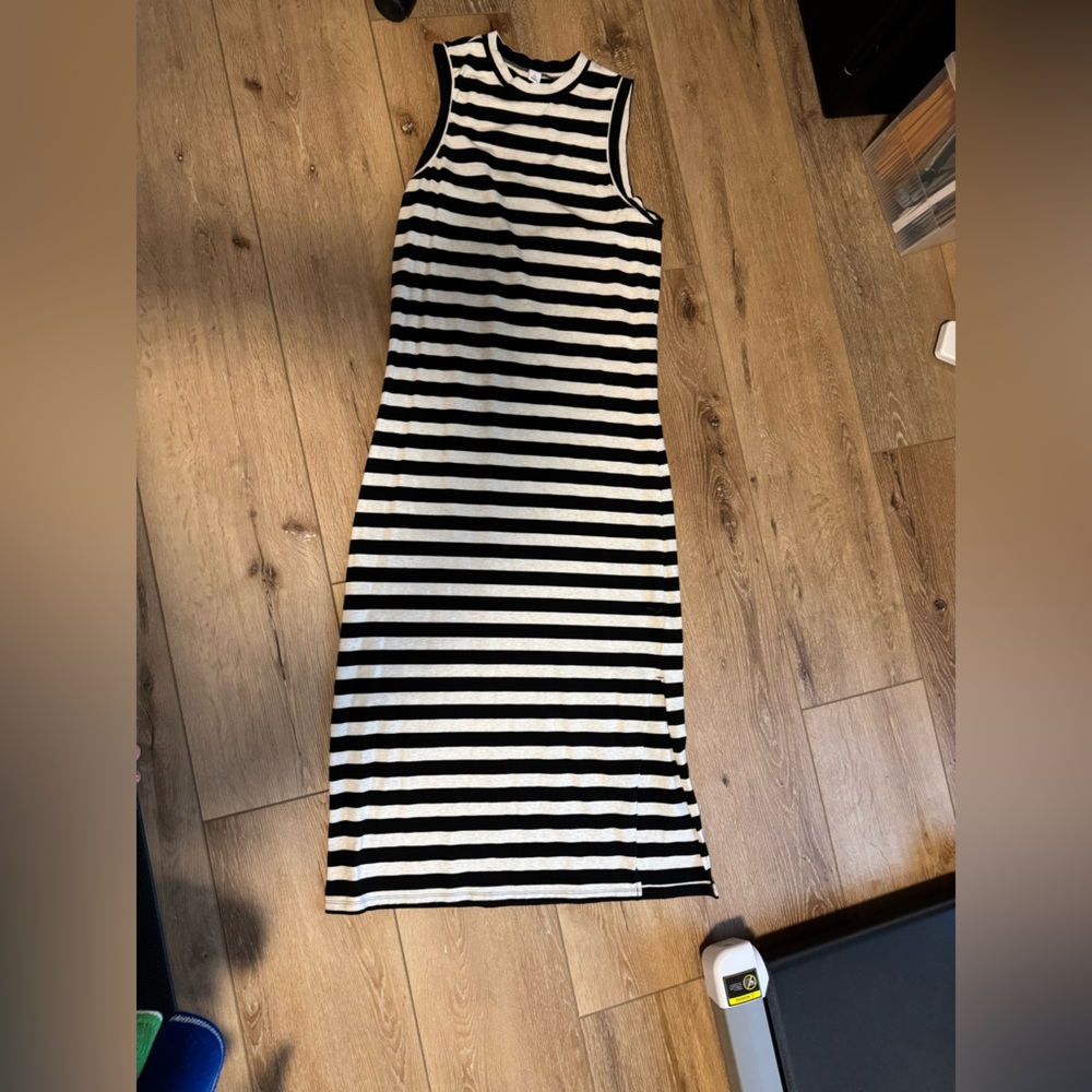 Old Navy Black and White Striped Sleeveless Maxi Dress